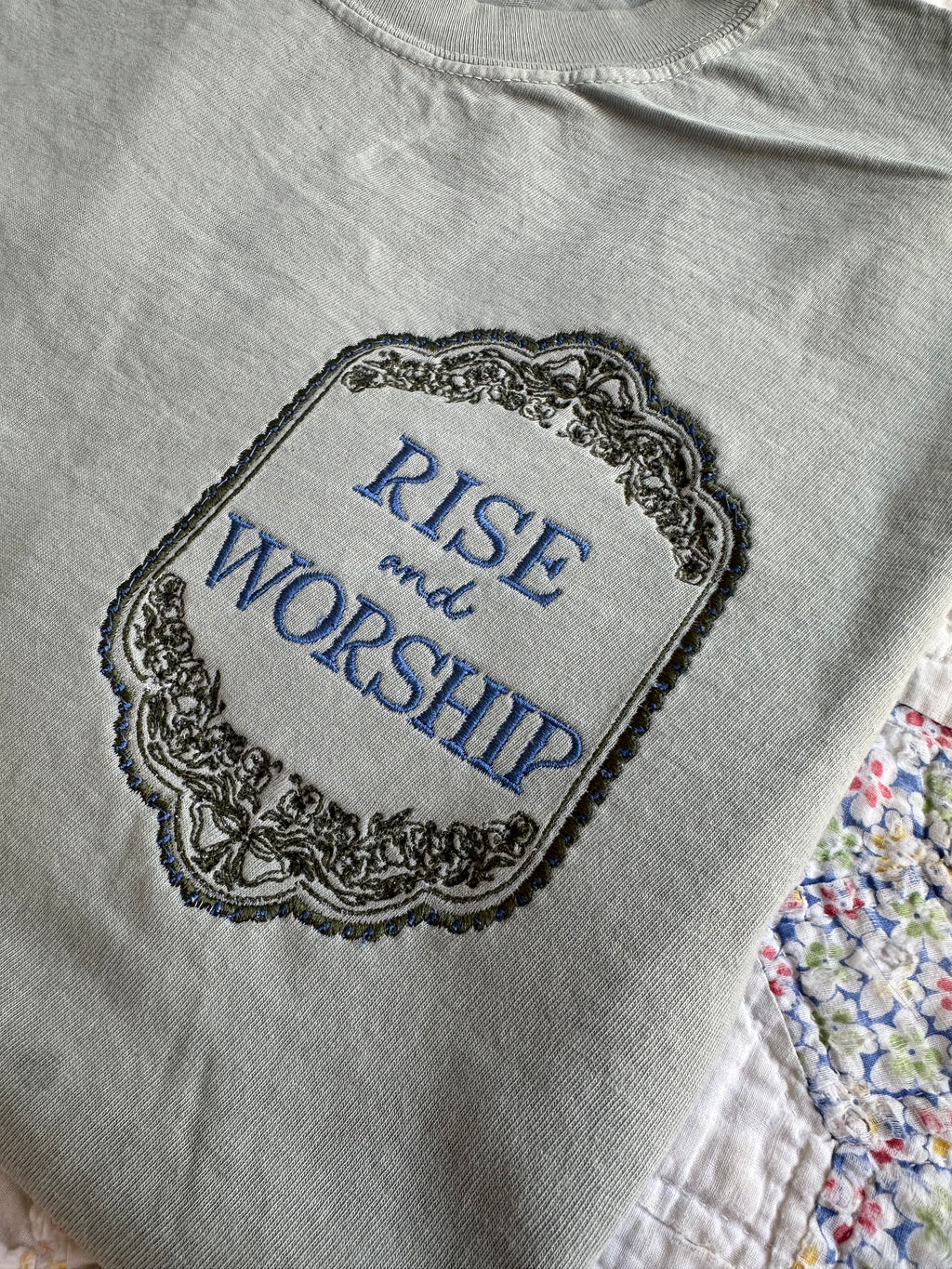 rise and worship tee