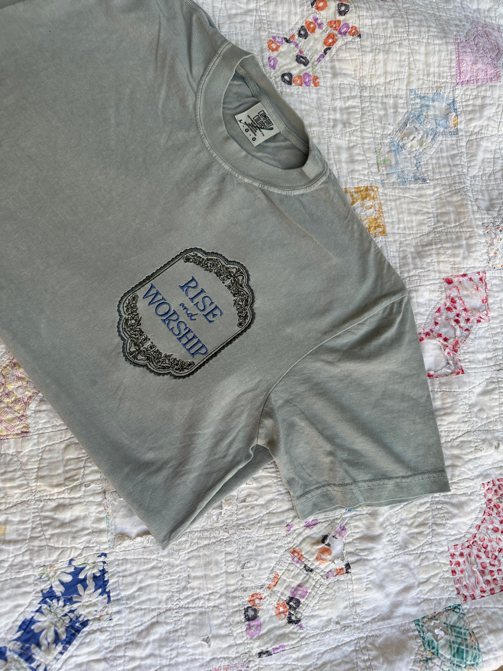 rise and worship tee