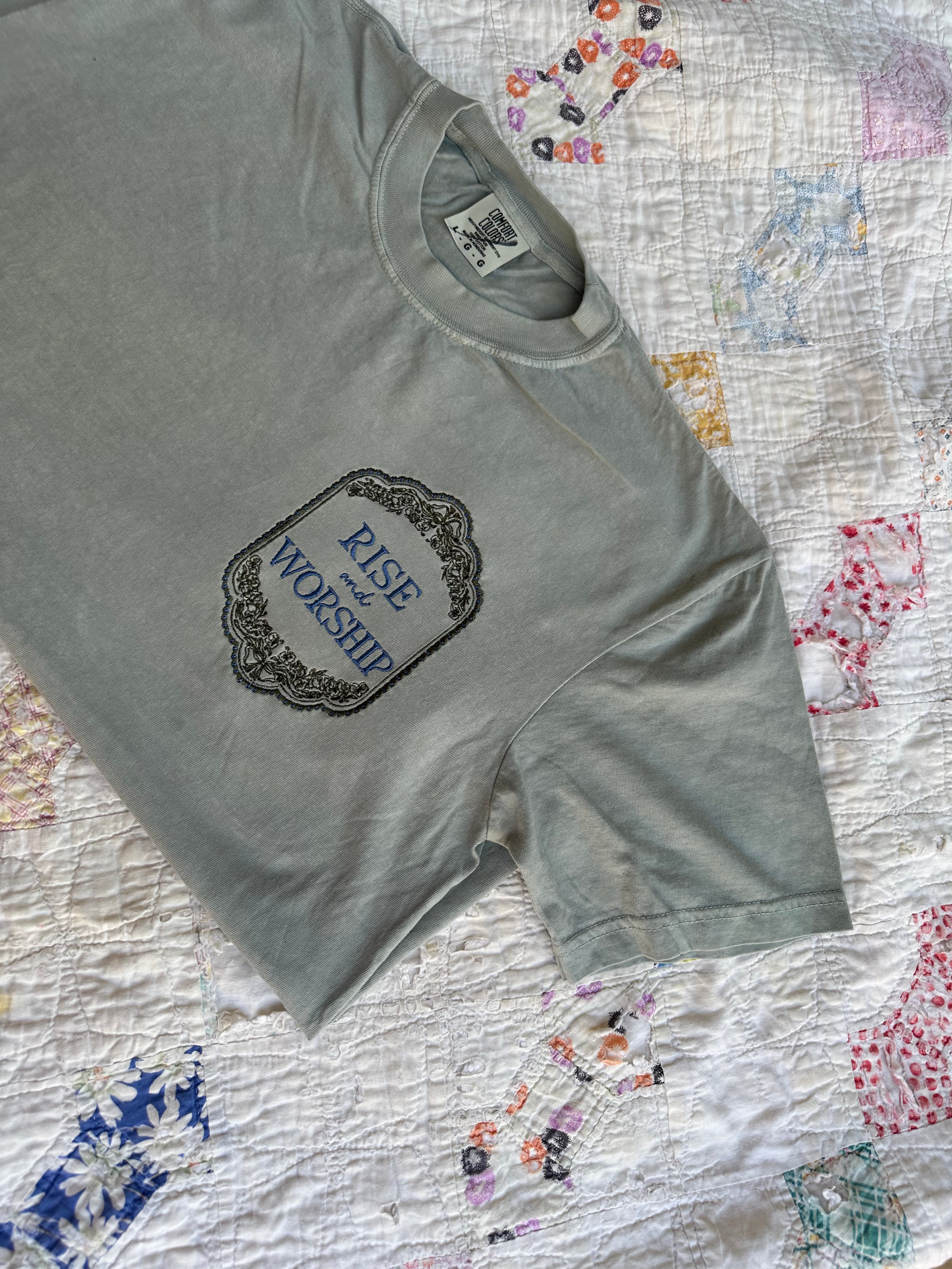 rise and worship tee